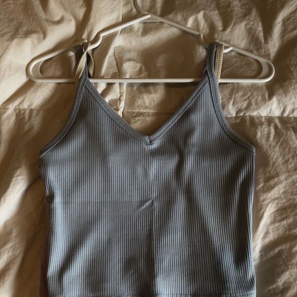 American Eagle Cropped Tank Tops - Picture 4 of 4